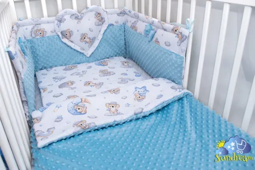 zestaw-do-lozeczka-z ochraniaczem-z-sercem-misie-dobranocka-z-blekitnym-minky