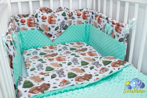 zestaw-do-lozeczka-z-ochraniaczem-z-sercem-lesne-zwierzaki-z-mietowym-minky.webp