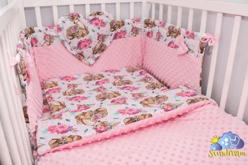 zestaw-do-lozeczka-z-ochraniaczem-z-sercem-sarenka-rozowym-z-rozowym-minky