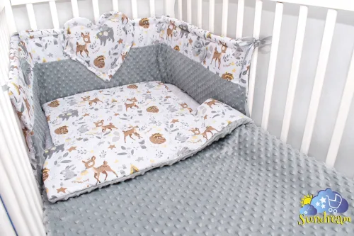 zestaw-do-lozeczka-z-ochraniaczem-z-sercem-sarenka-z-szarym-minky.webp