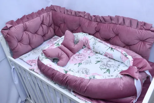 komplet -do-lozeczka-6-elementow-pikowany-piwonie-velvet-brudny-roz-z-kokonem